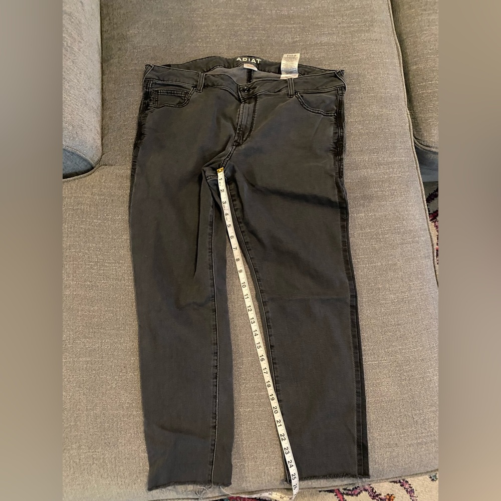 Ariat skinny jeans. Tuxedo strip detail